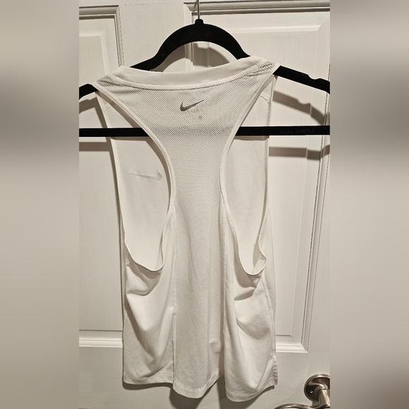 Nike     Active     Top      Size     S/p - Picture 3 of 3